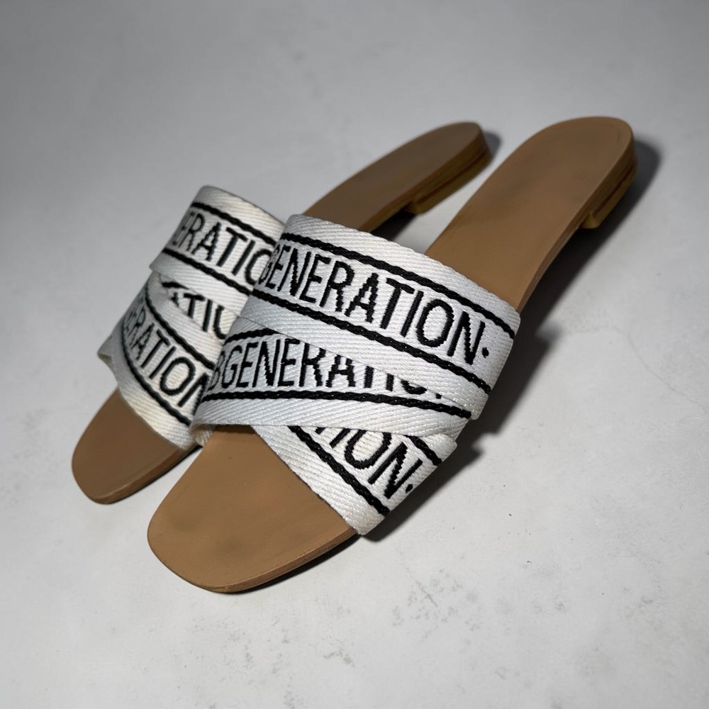 BCBGeneration Logo Crisscross Slide Sandals Womens 8.5 White Black Woven Strap